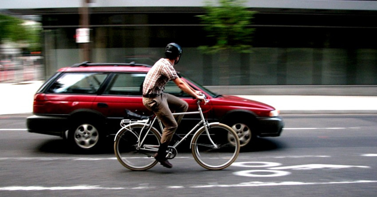 Shkoni në punë me bicikletë, ka shumë benefite. Foto: Momentum Mag